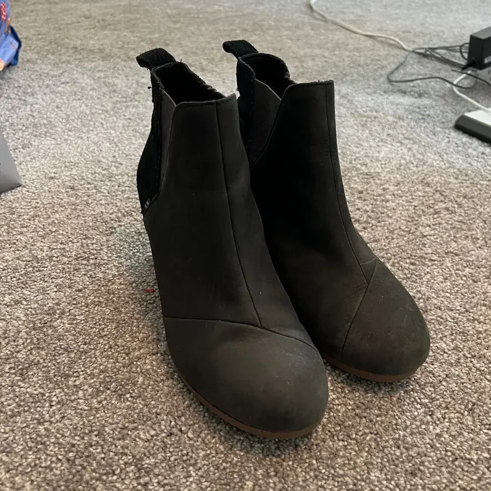 TOMS Women's Kelsey Wedge Booties Size 8